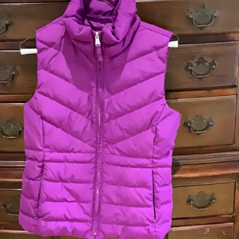 Talbots Quilt Purple Vest with Elastic Back Zip front collar two pocket vest
